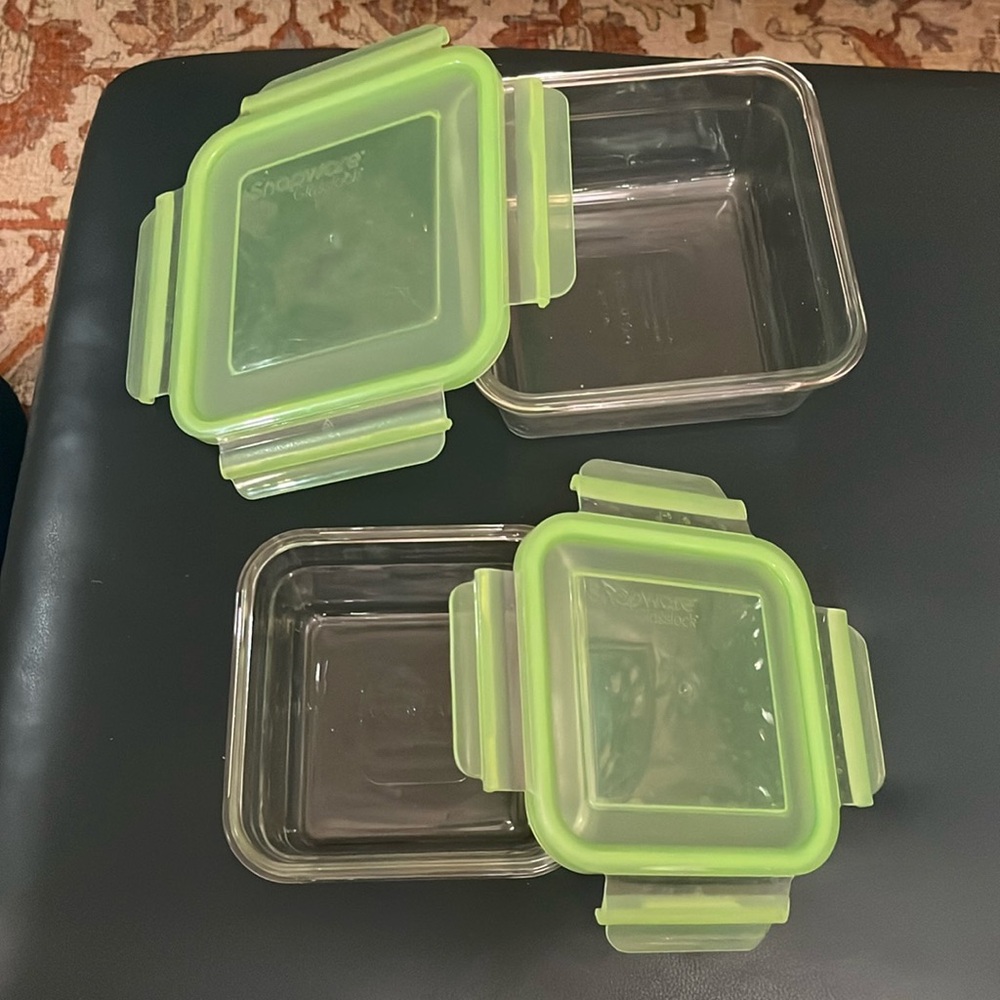 Set of 2 Snapware Glasslock square glass food storage containers green lids